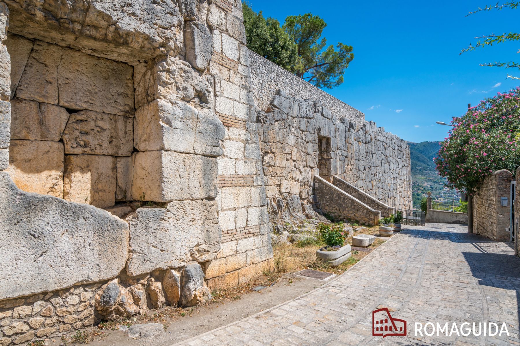 Visita guidata ad Alatri: acropoli, mura ciclopiche e centro storico