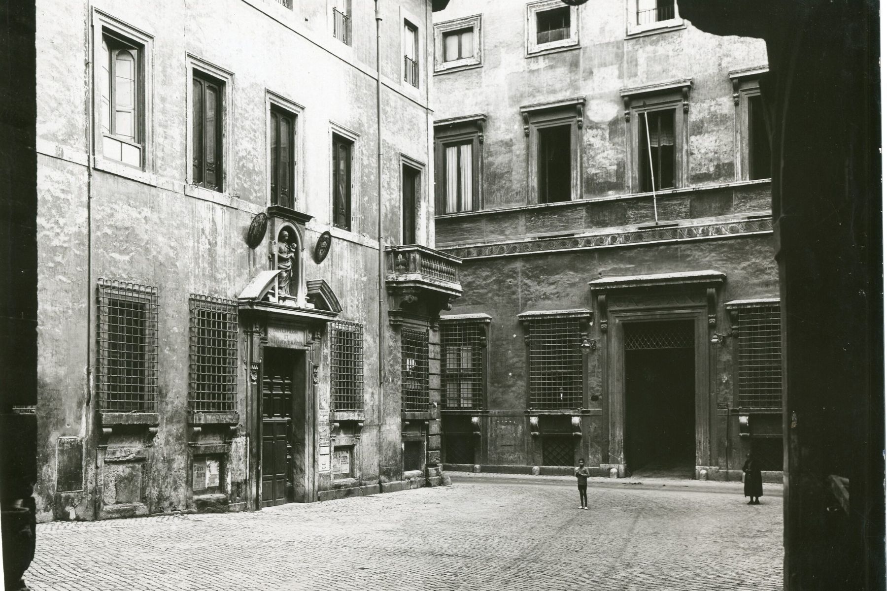 Via Botteghe Oscure Roma
